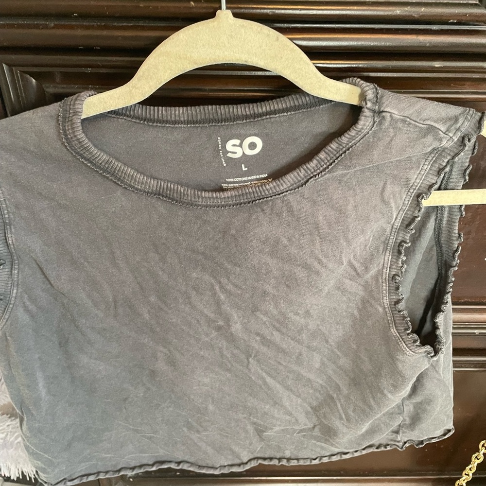 Gray crop tee